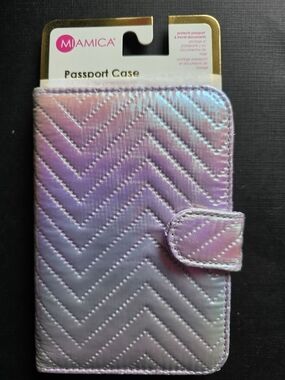 miami Iridescent Quilted Chevron Passport Holder in Pink/Purple